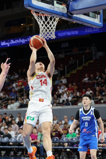 7人轮换VS12人轮换！中国男篮连续两场逆转 我们正在拥抱硬汉篮球