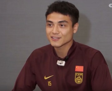 吾米提江谈小球迷落泪：我差点眼泪也掉下来，很开心起到榜样作用